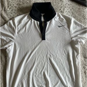 Men’s Nike collar golf shirt